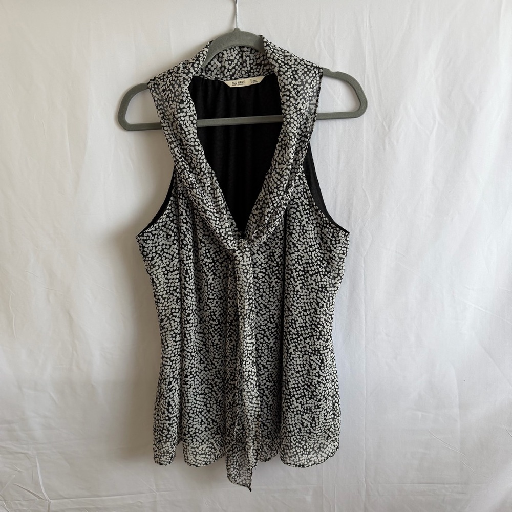 Old Navy Black and White Sleeveless Blouse